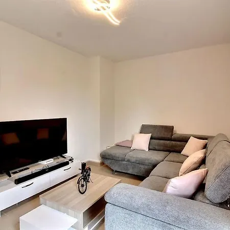 Bianca - Spacieux Et Confortable Villa *